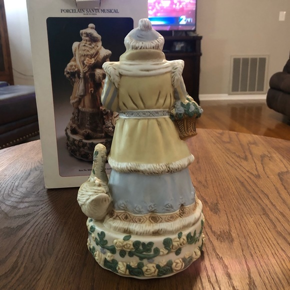 Vintage Victorian Rose Santa With Swan Music Box Dreaming Of A White Christmas - Picture 7 of 10